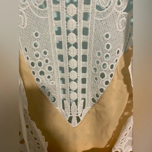 Elegant Lace Midi Dress in Cream - Picture 3 of 4